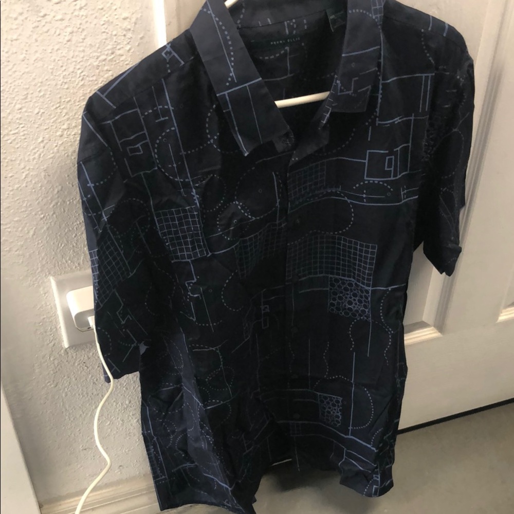 NWOT👕 Perry Ellis Black Shirt with Gray Geometric Design